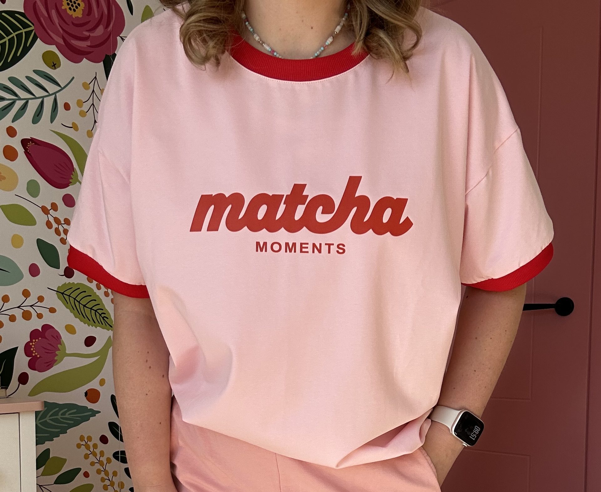 T-shirt damski różowy z nadrukiem Matcha Moments