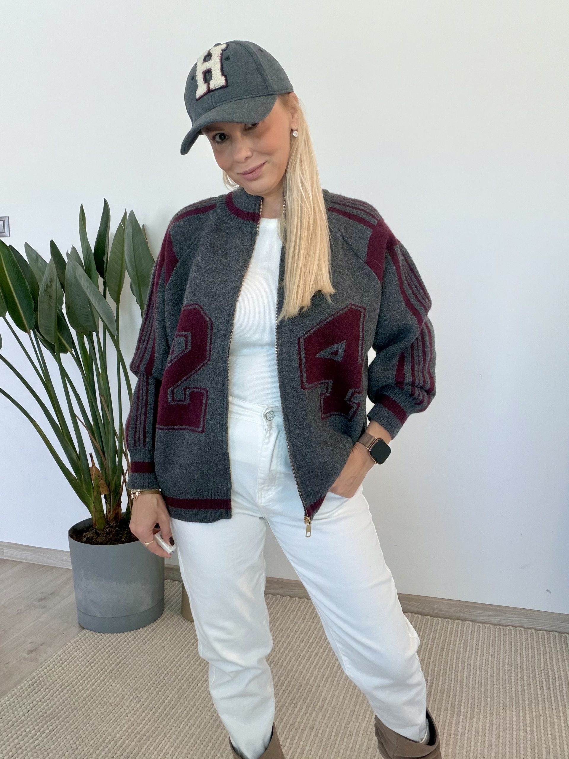 Sweter Varsity Grey – grafitowy rozpinany z bordowymi detalami
