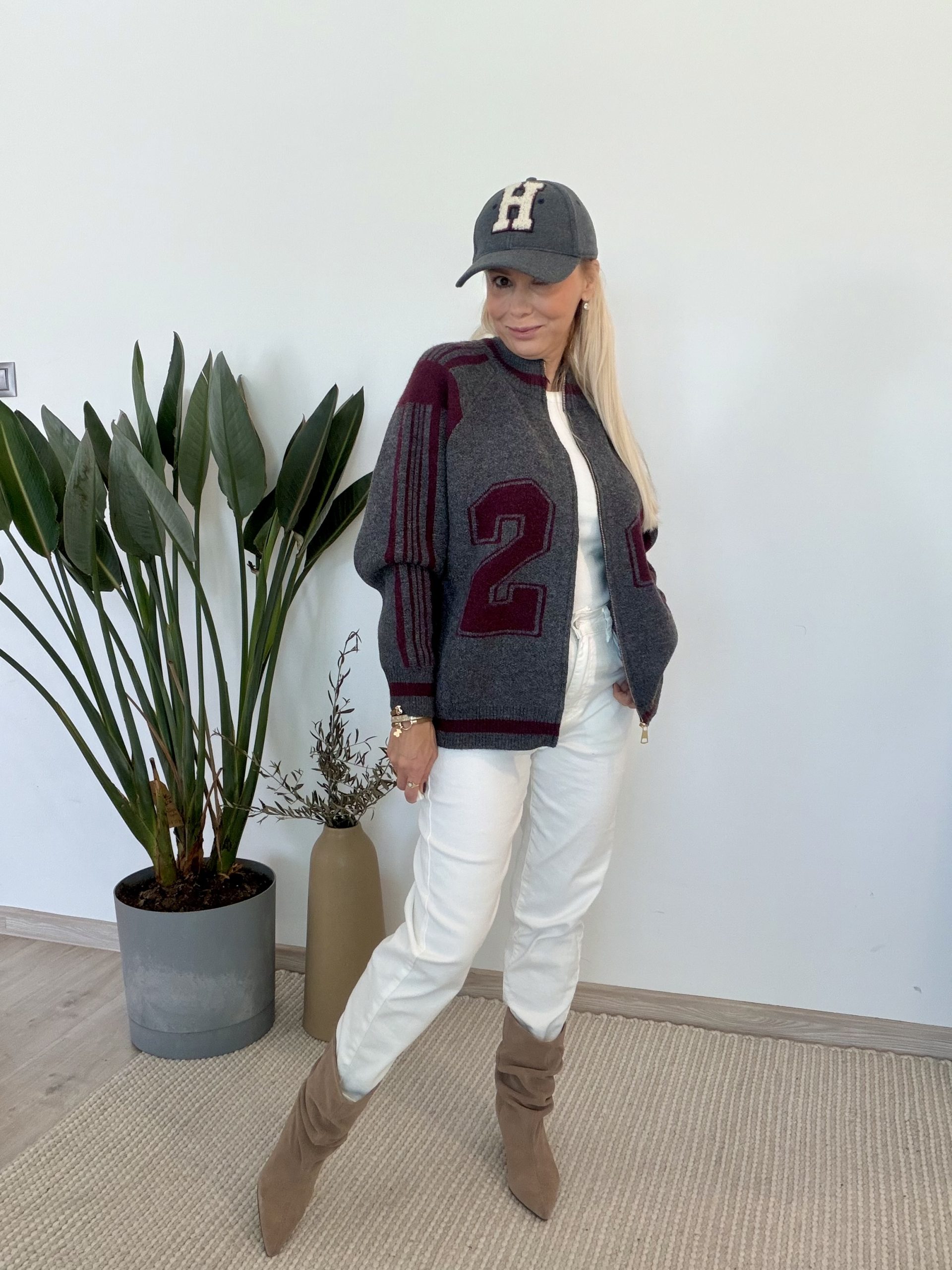 Sweter Varsity Grey – grafitowy rozpinany z bordowymi detalami - obrazek 5