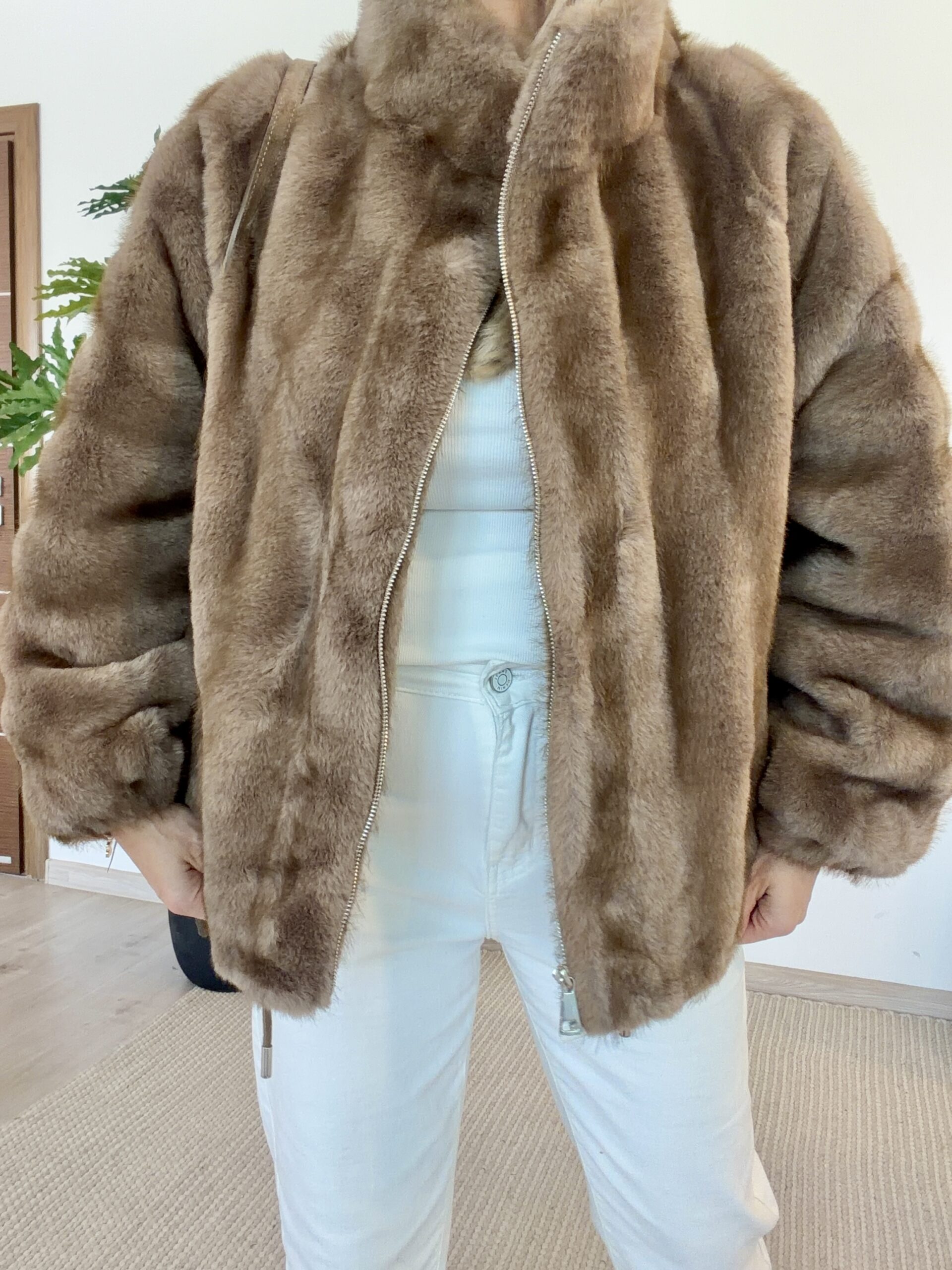 🤎 Kurtka „Cocoa Plush” – miękka futrzana w odcieniu cappuccino - obrazek 5
