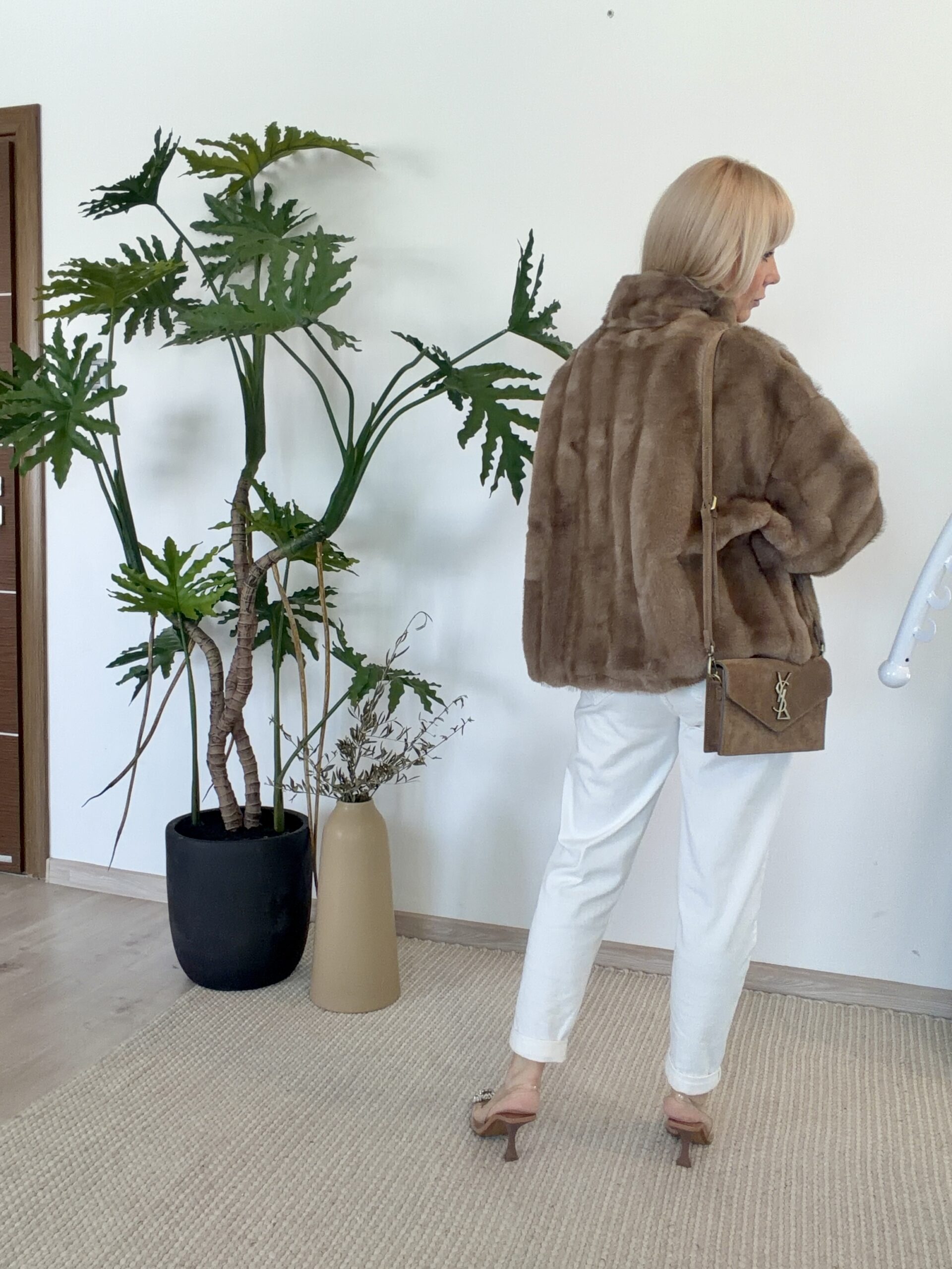 🤎 Kurtka „Cocoa Plush” – miękka futrzana w odcieniu cappuccino - obrazek 3