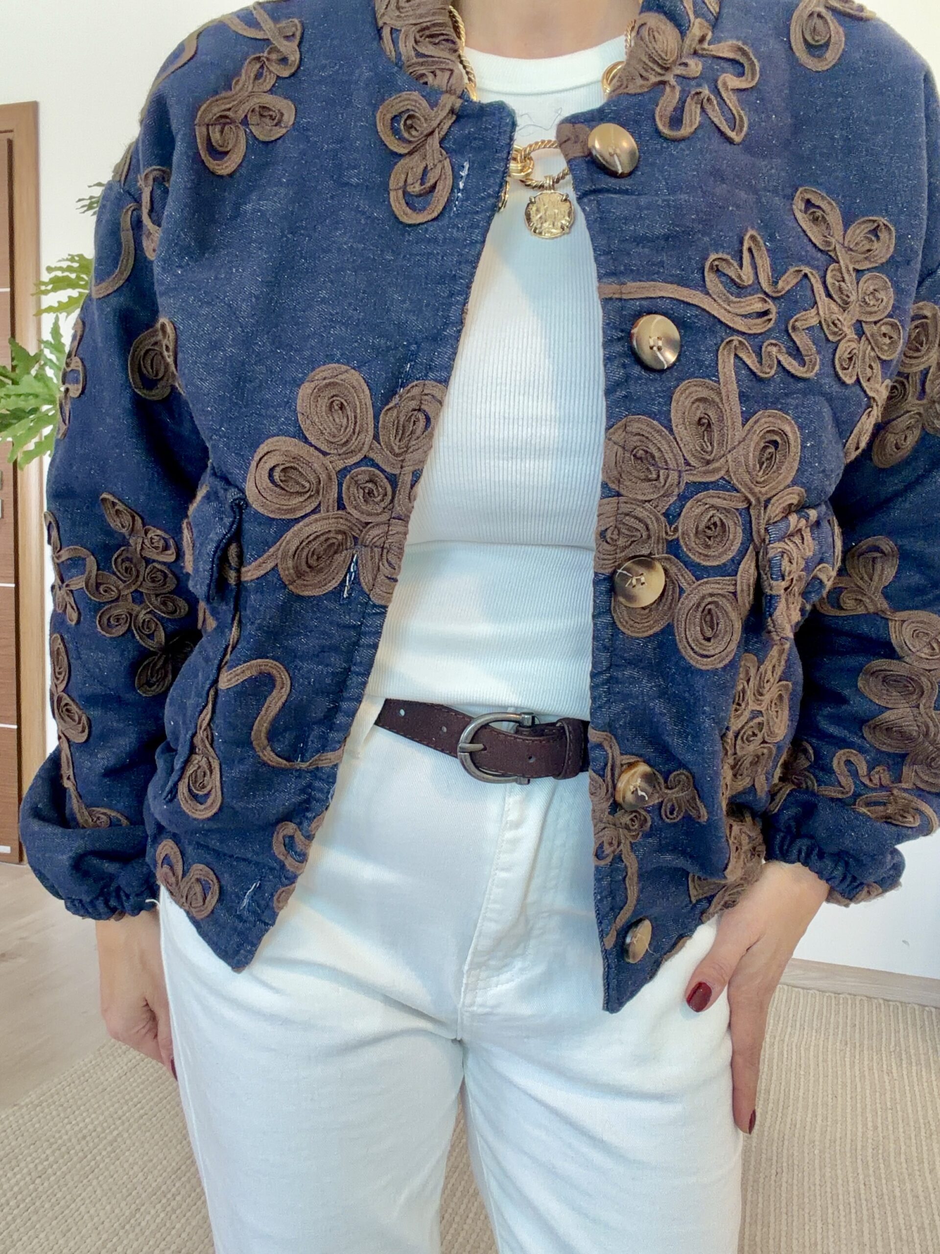 Kurtka Livans🪶 Kurtka „Indigo Bloom” – granatowa z brązowym kwiatowym wzorem - obrazek 4